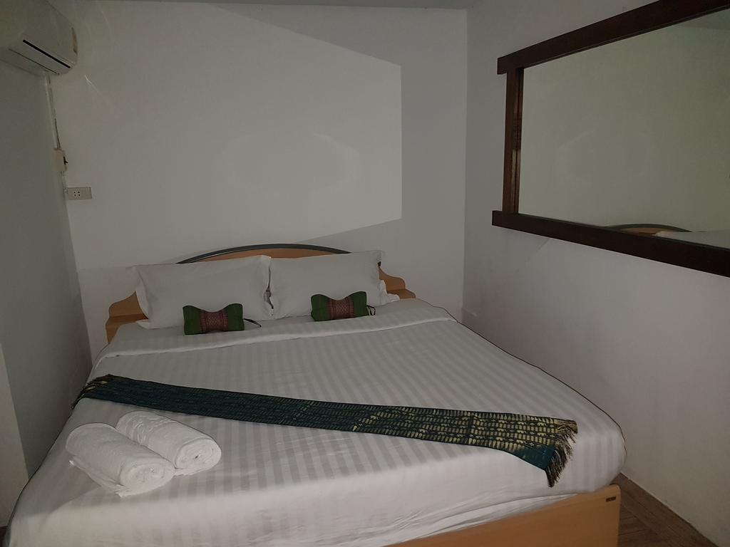 Chaam Guesthouse Cha-Am Ngoại thất bức ảnh