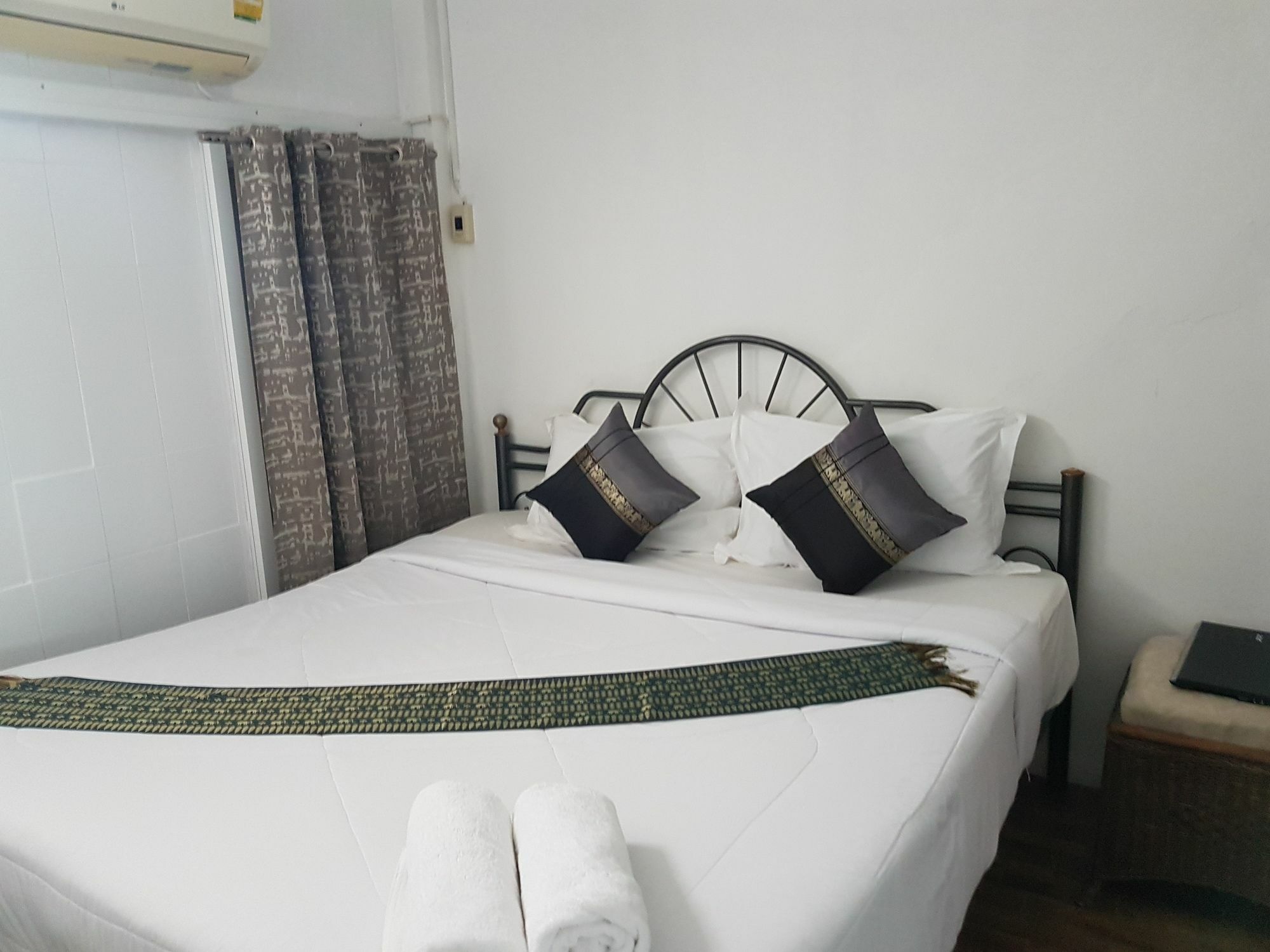 Chaam Guesthouse Cha-Am Ngoại thất bức ảnh